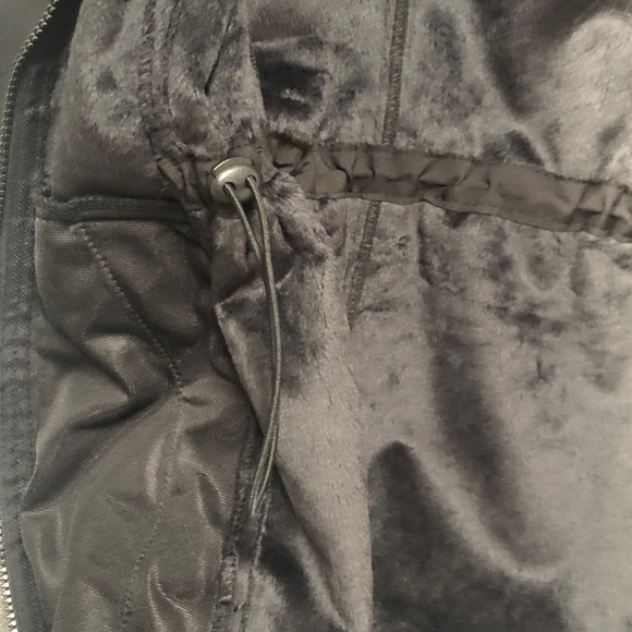 Woman’s Black Hooded Fur lined Jacket NWT - Picture 7 of 7